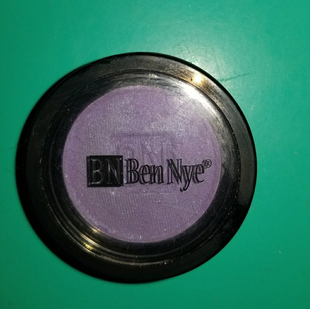 💖Ben Nye Pressed Eyeshadow 💖ES-82 Royal Purple - Picture 1 of 3